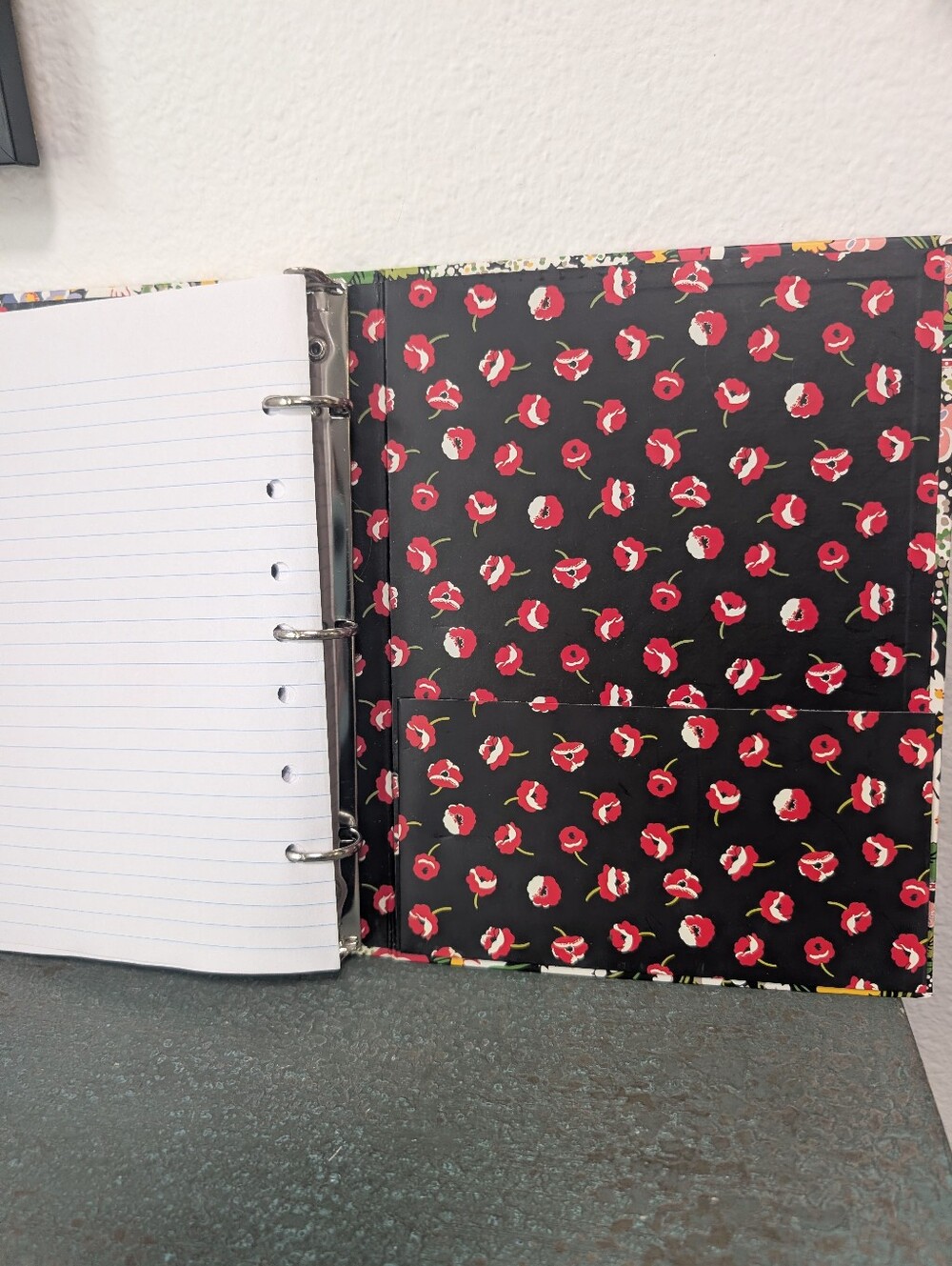 Vera Bradley Poppy Fields Small 3 Ring Binder w/ Note Paper and Interior Pockets - Picture 4 of 9